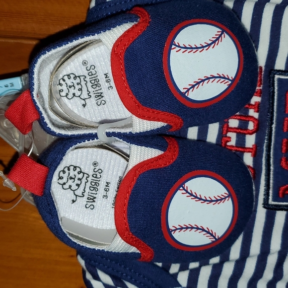 SWIGGLES Boy's complete 3 piece outfit. Onsie/Shorts/Booties. Sz 3-6 Months - Picture 3 of 4
